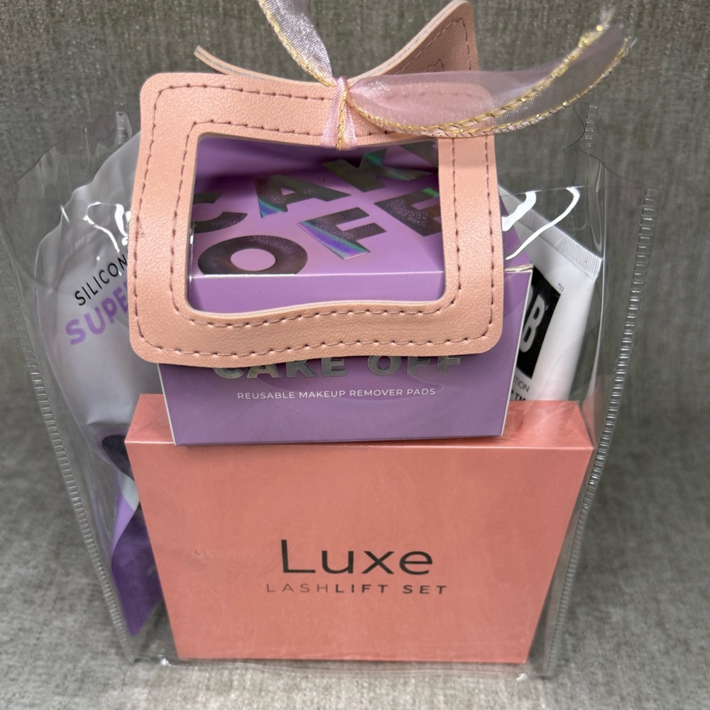 ULTIMATE SELF-CARE BEAUTY BUNDLE ✨
🎁 Over $120 Retail Value – All Brand New – - Picture 9 of 14